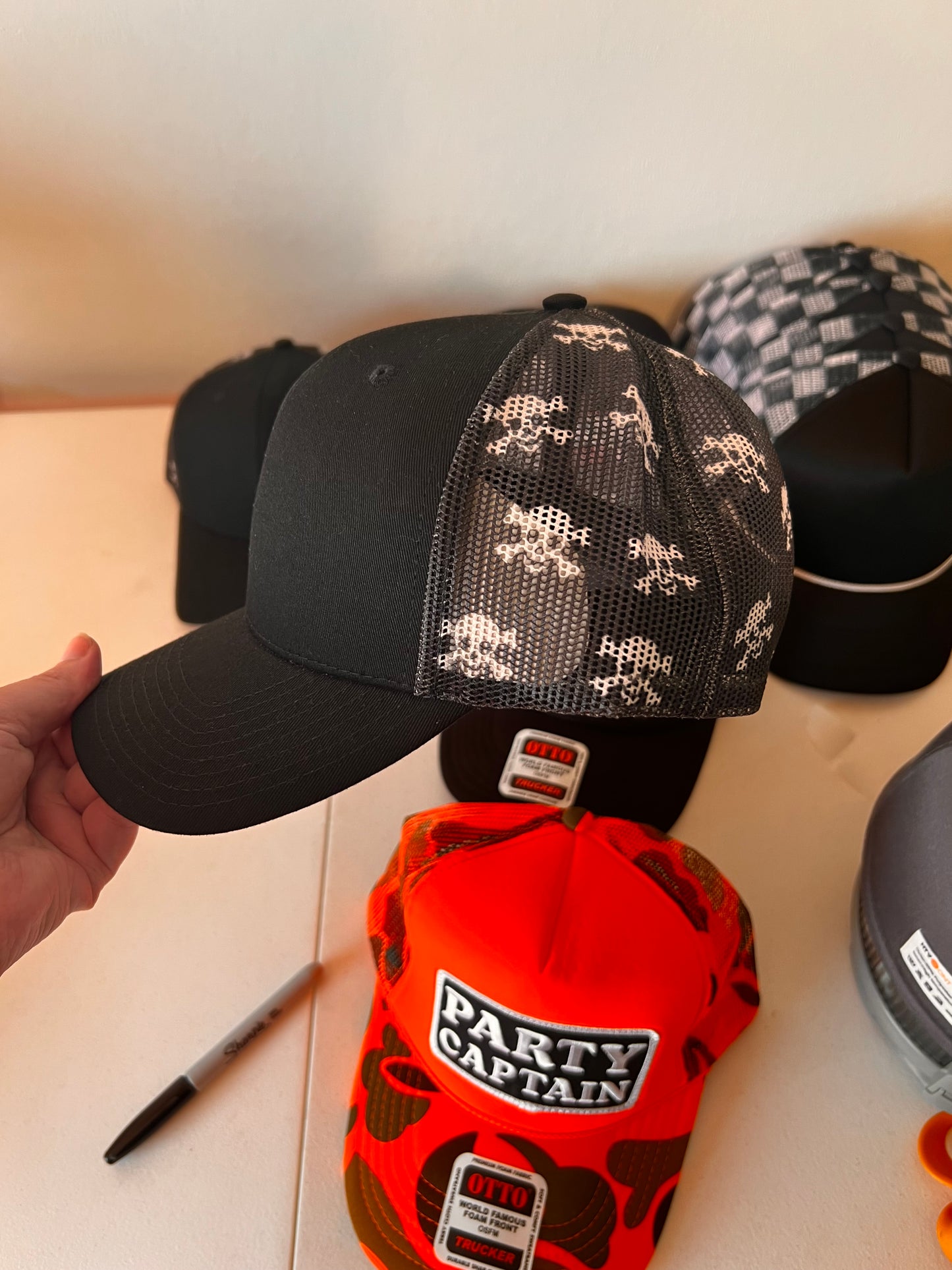Black skull hat