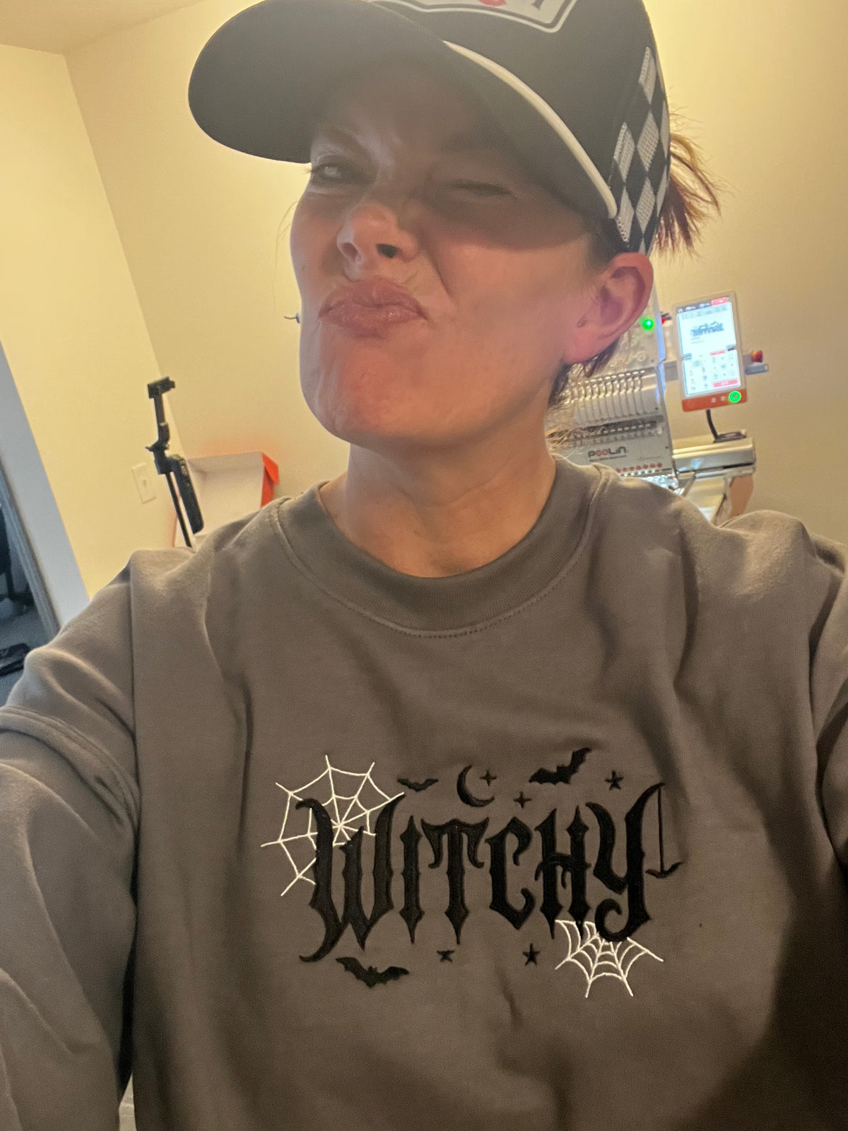 Witchy-on color cement-CREW NECK